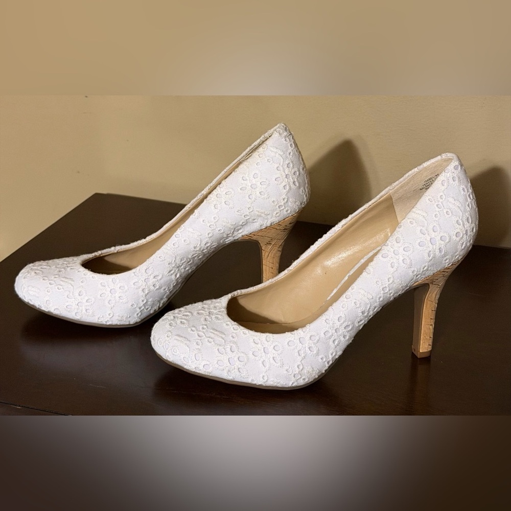 Kelly & Katie Isabel Eyelet Lace Heels 7.5